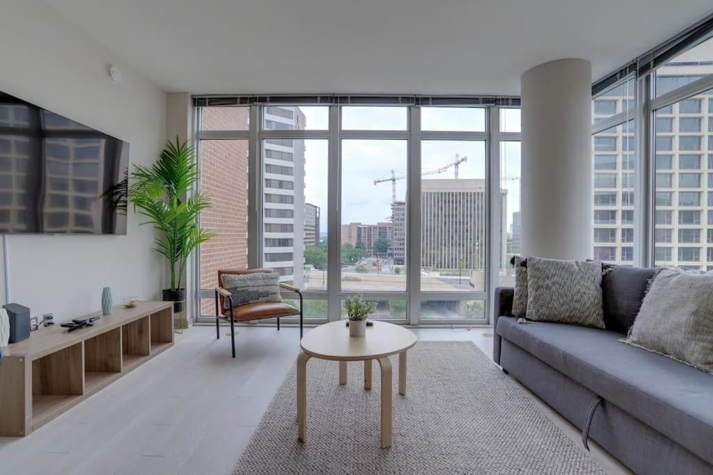 Apartment Wonderful 2br At Crystal