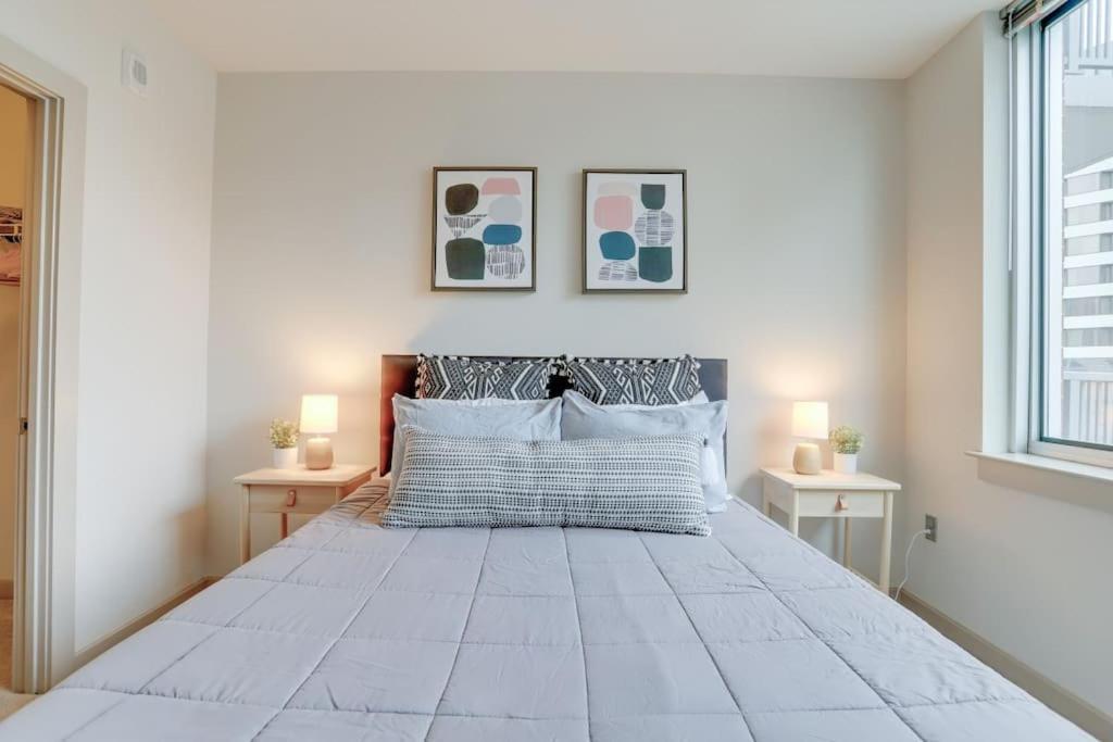 Wonderful 2br At Crystal Apartment *