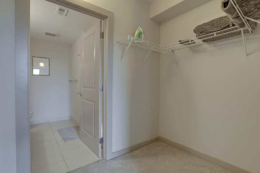 Apartment Wonderful 2br At Crystal Arlington