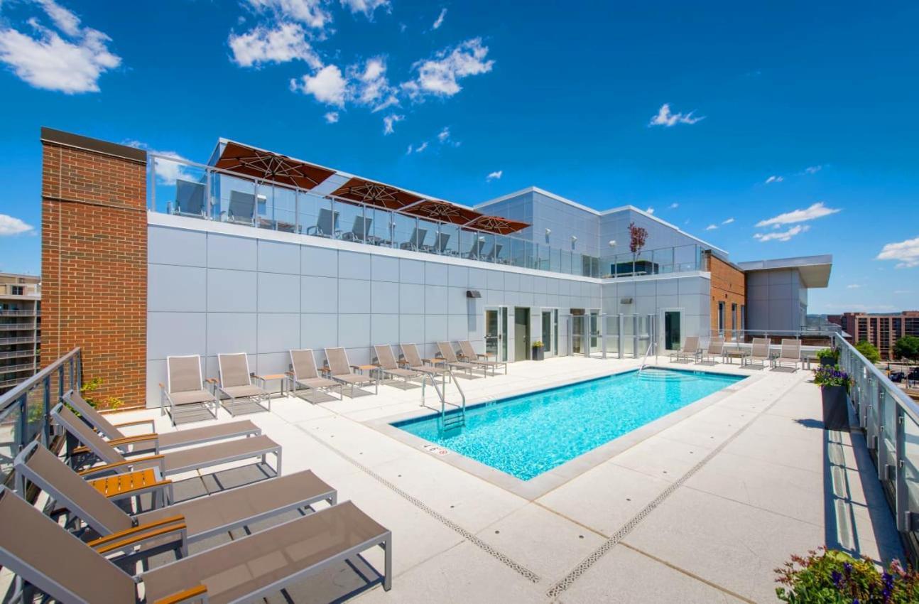 Wonderful 2br At Crystal